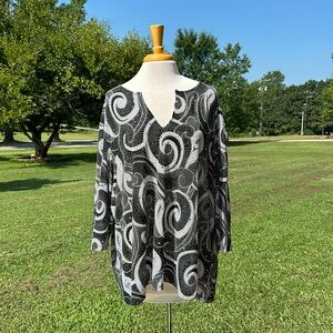 Women's Black and White Top